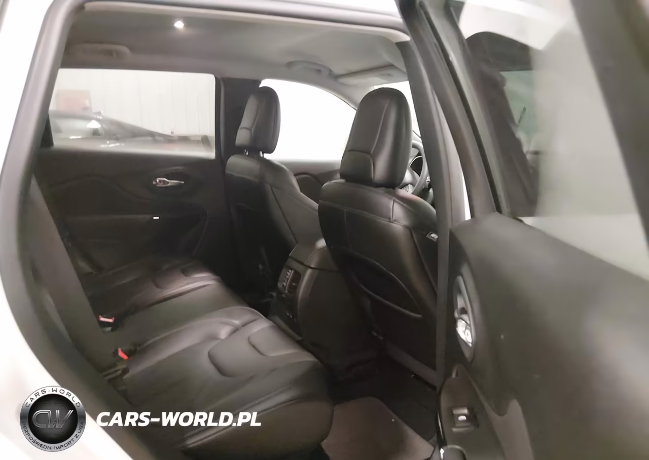 2023 Jeep Cherokee Altitude Lux 4X4 VIN:1C4PJMMB3PD101079 - 8