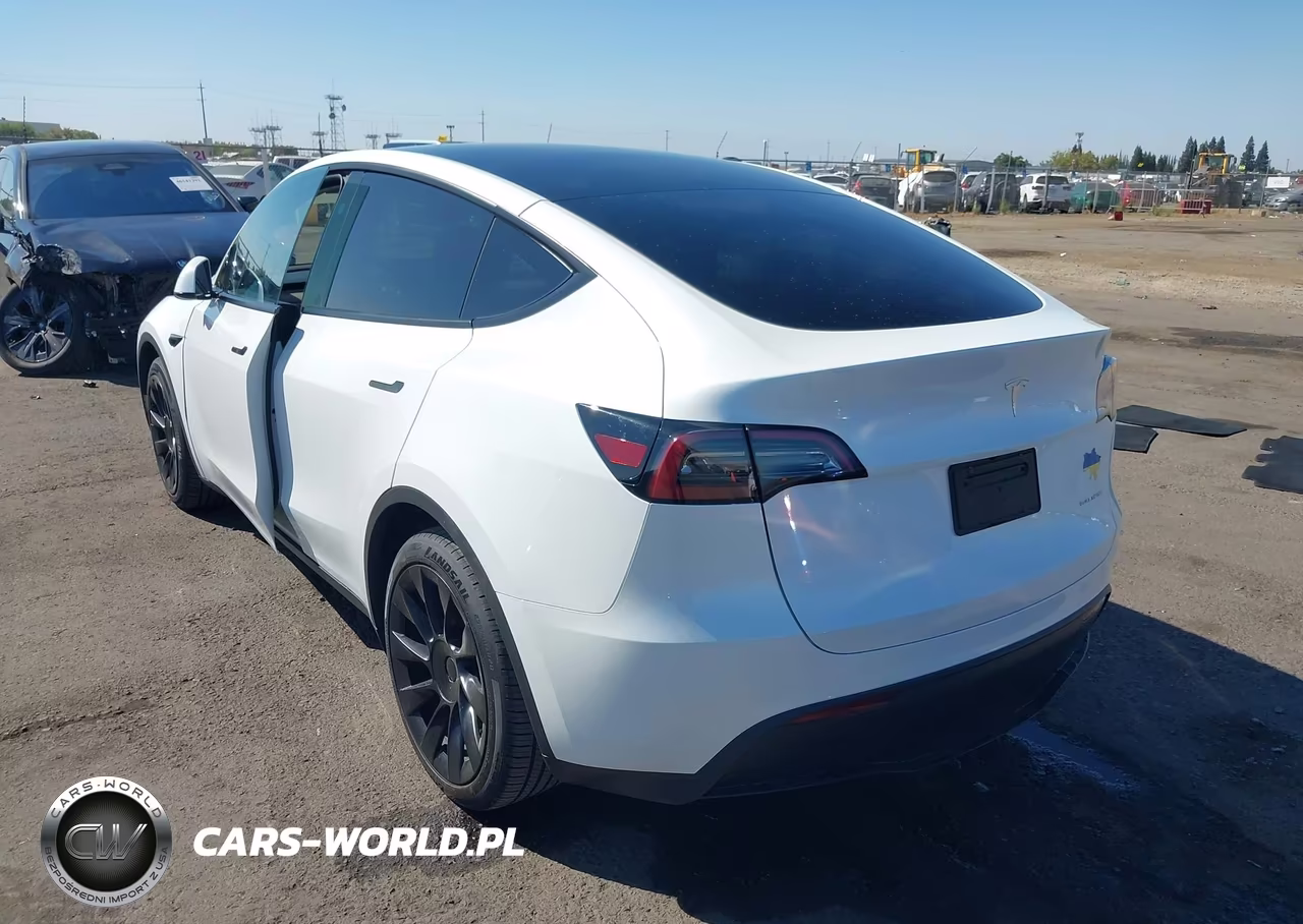 2023 Tesla Model Y Awd-Long Range Dual Motor All-Wheel Drive VIN:7SAYGAEE5PF939605 - 3