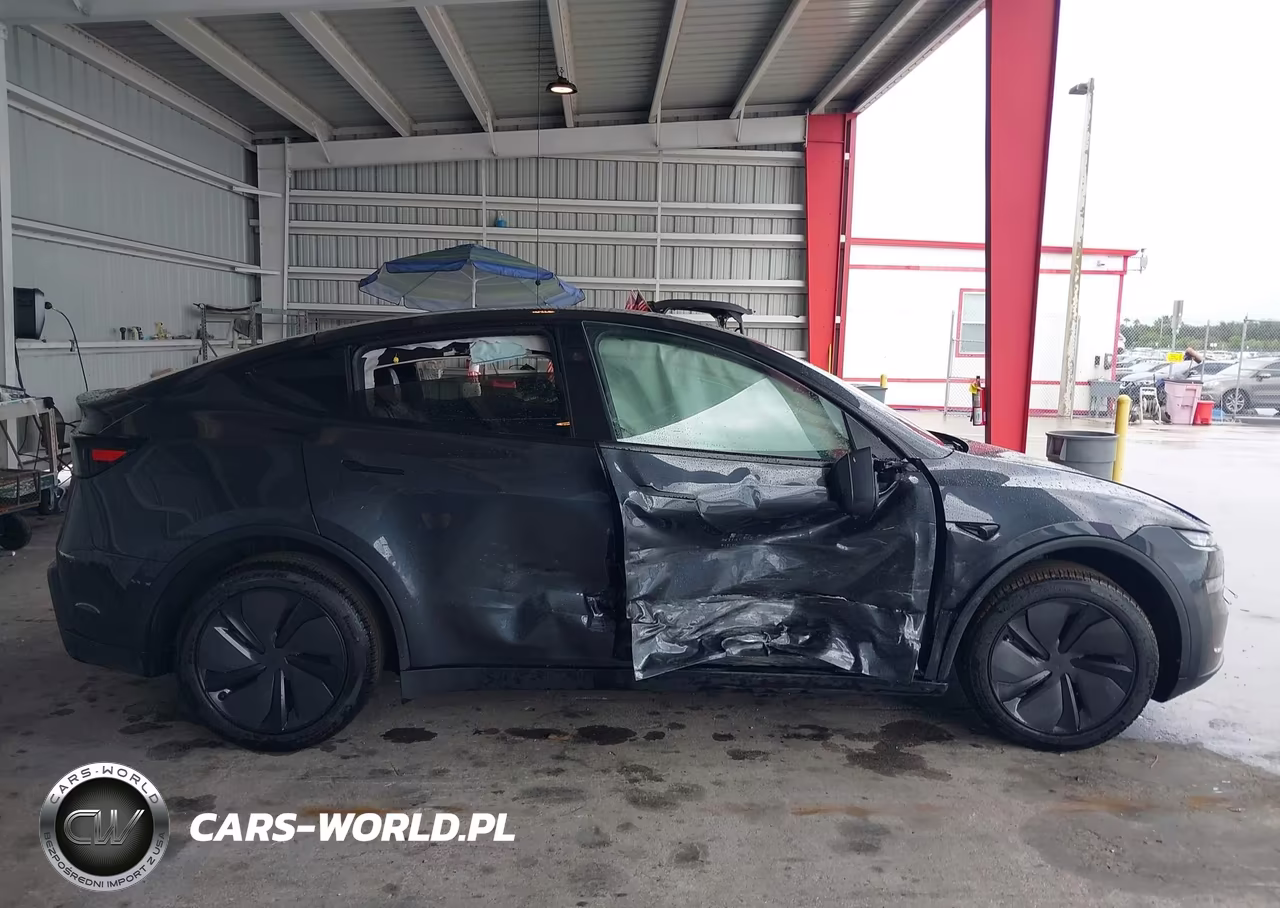2026 Tesla Model Y VIN:7SAYGDED0TA728540 - 12