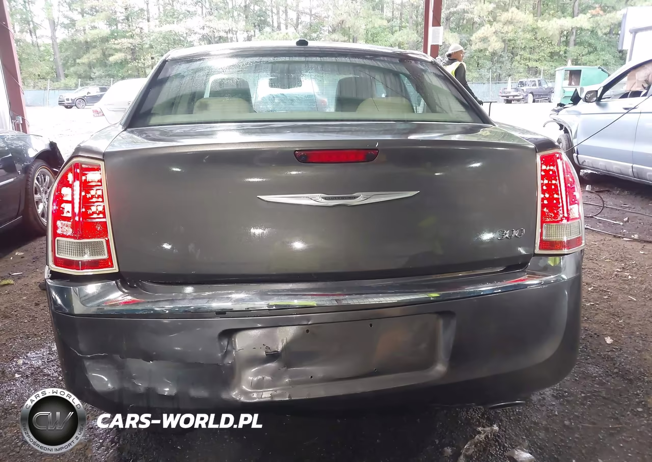 2013 Chrysler 300 Motown VIN:2C3CCAAG6DH551626 - 16