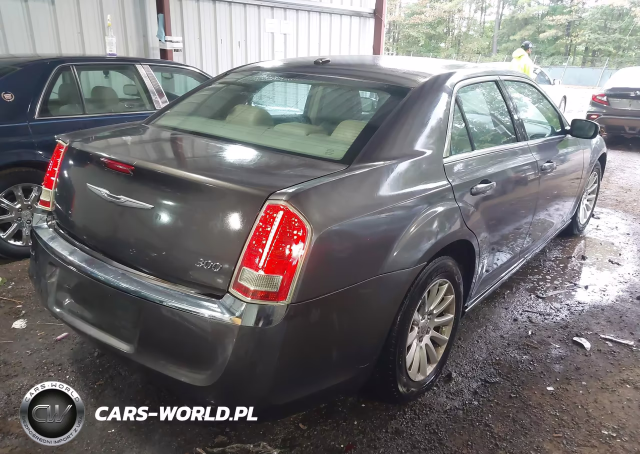 2013 Chrysler 300 Motown VIN:2C3CCAAG6DH551626 - 4