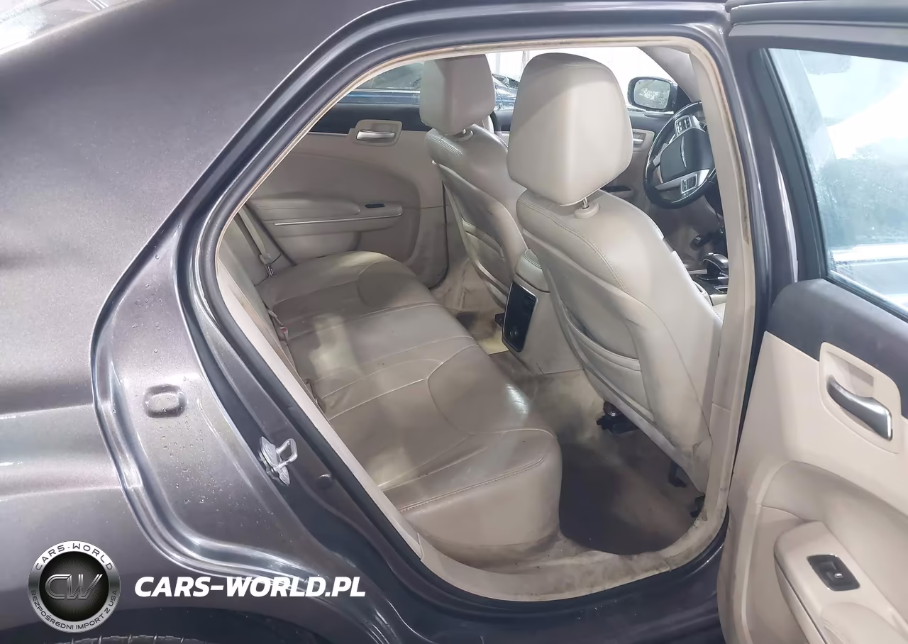 2013 Chrysler 300 Motown VIN:2C3CCAAG6DH551626 - 8