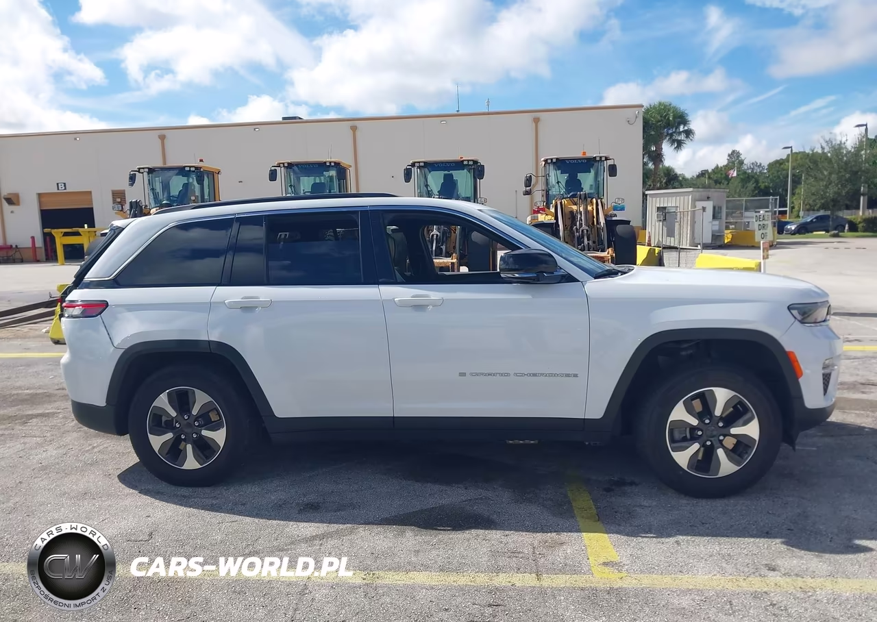 2024 Jeep Grand Cherokee 4Xe VIN:1C4RJYB66RC115301 - 13