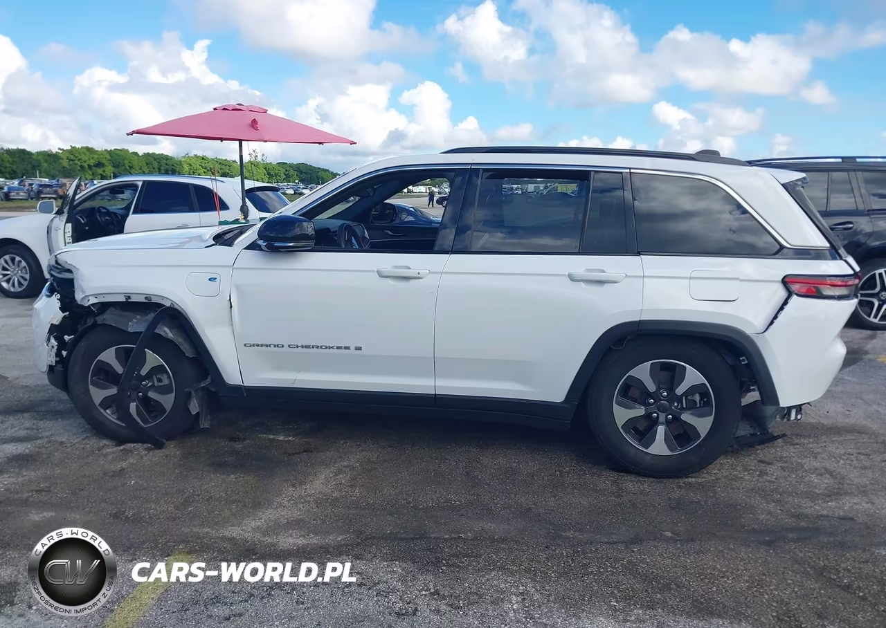 2024 Jeep Grand Cherokee 4Xe VIN:1C4RJYB66RC115301 - 6
