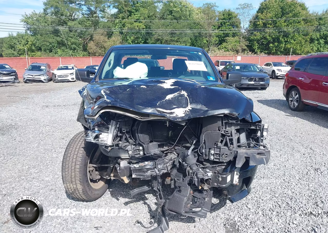 2018 Ram 1500 Express 4X4 6'4 Box VIN:1C6RR7FGXJS215862 - 11