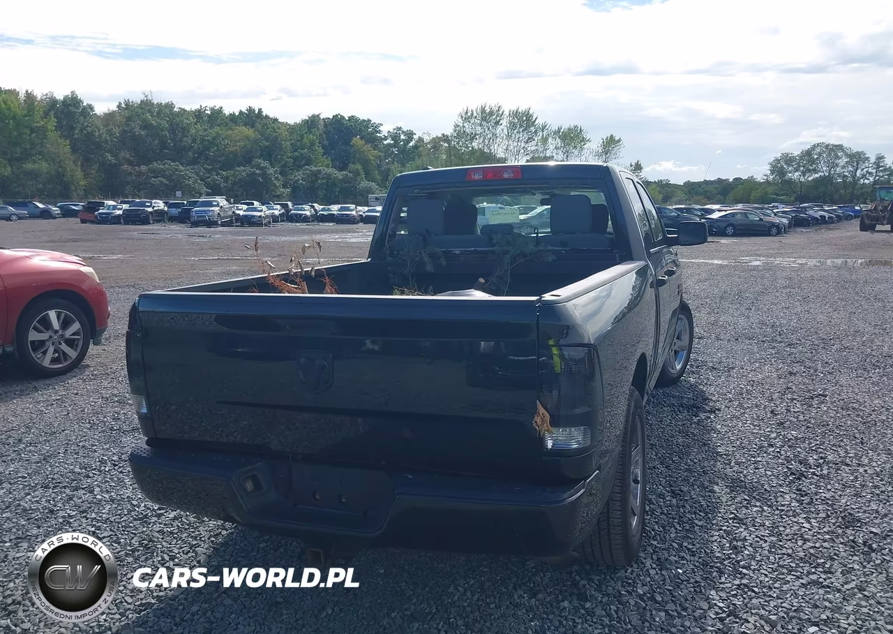 2018 Ram 1500 Express 4X4 6'4 Box VIN:1C6RR7FGXJS215862 - 17