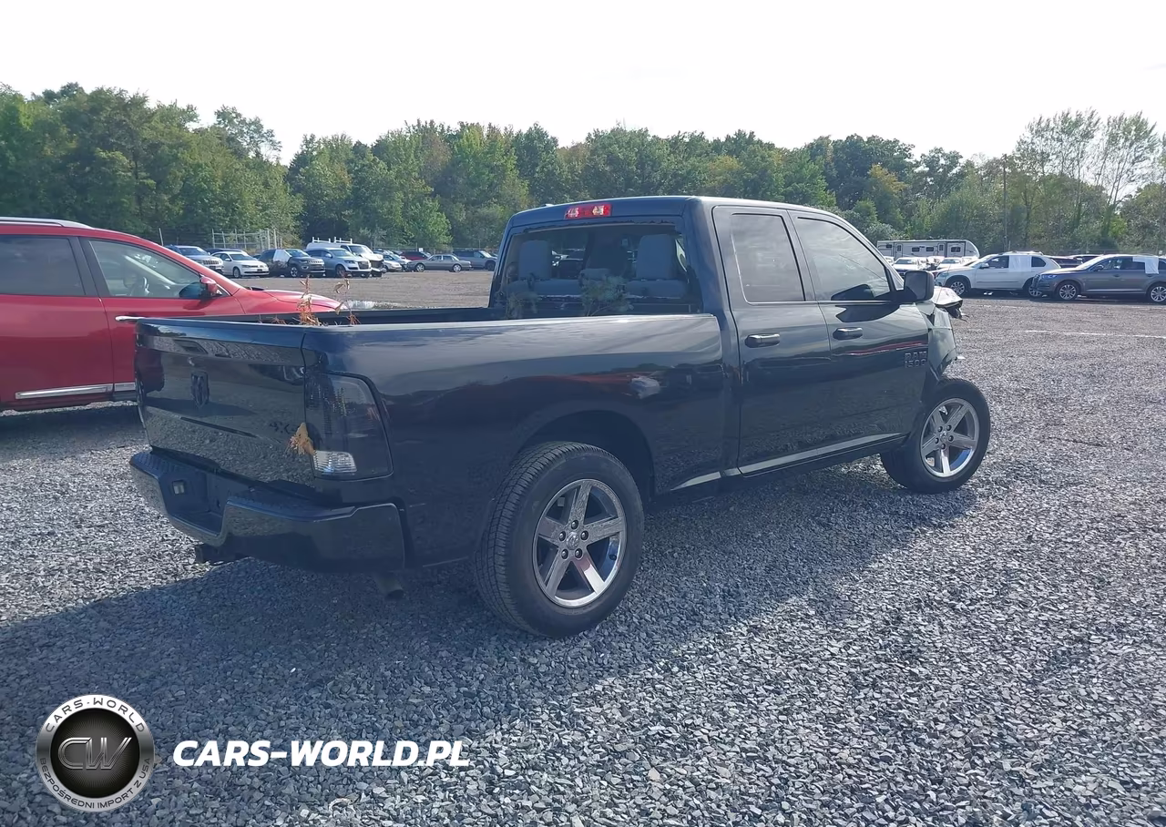 2018 Ram 1500 Express 4X4 6'4 Box VIN:1C6RR7FGXJS215862 - 4