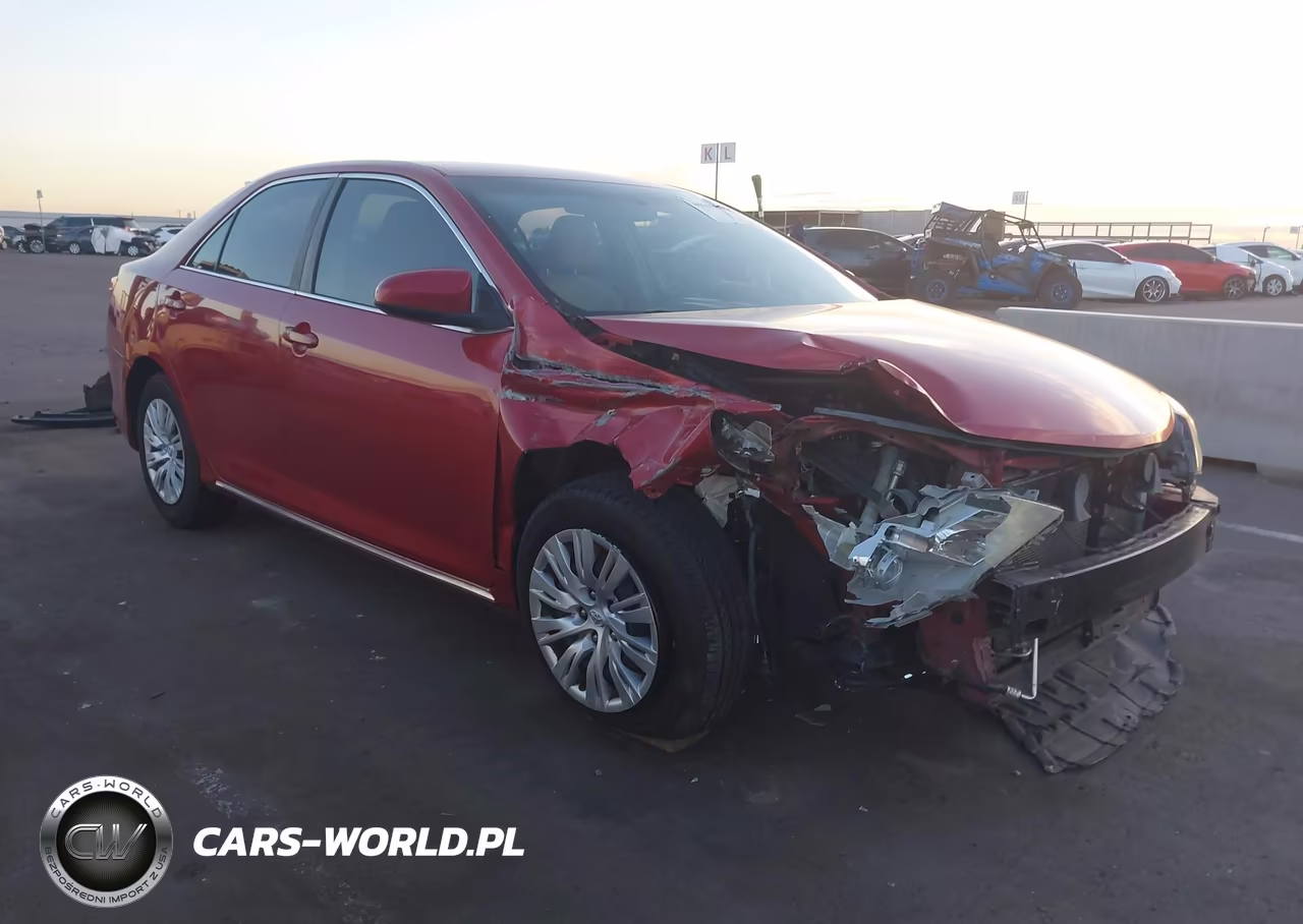 2014 Toyota Camry Le – zdjęcie 1 z 17