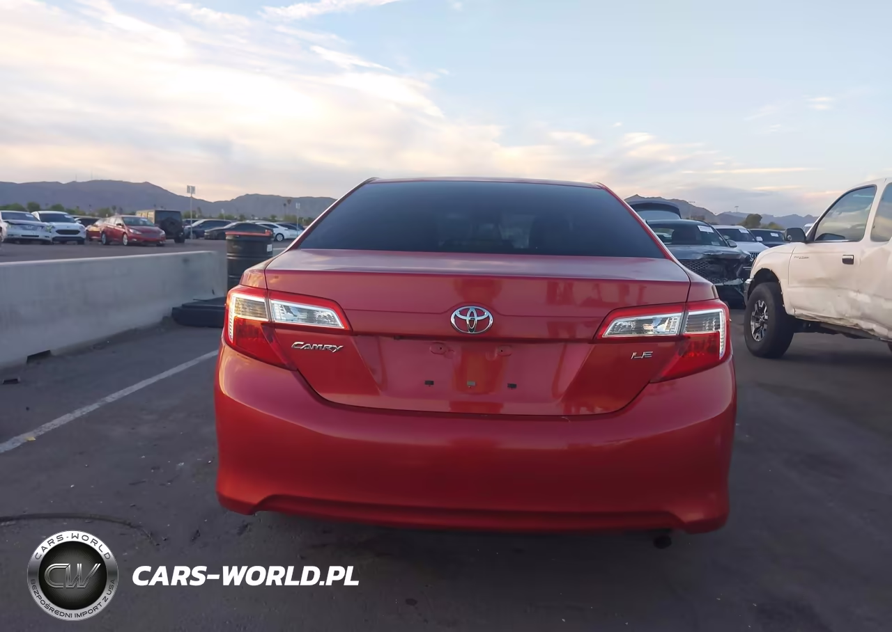 2014 Toyota Camry Le VIN:4T4BF1FK8ER413629 - 17