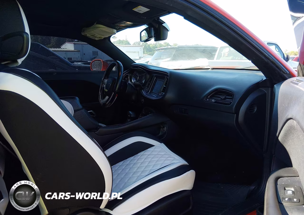 2018 Dodge Challenger Sxt VIN:2C3CDZAG8JH252629 - 5