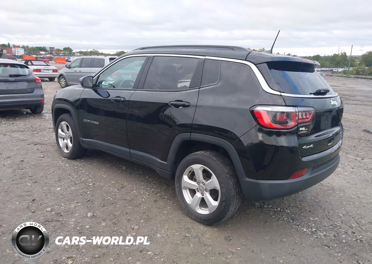 2019 Jeep Compass Latitude 4X4 VIN:3C4NJDBB0KT829164 - 3