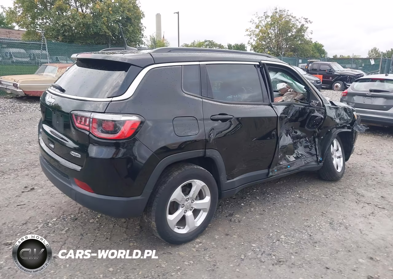 2019 Jeep Compass Latitude 4X4 VIN:3C4NJDBB0KT829164 - 4