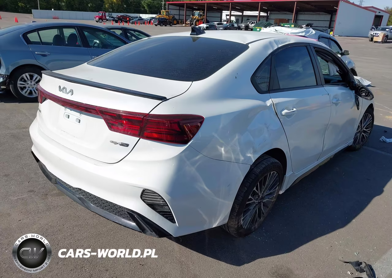 2022 Kia Forte Gt-Line VIN:3KPF54AD3NE455668 - 4
