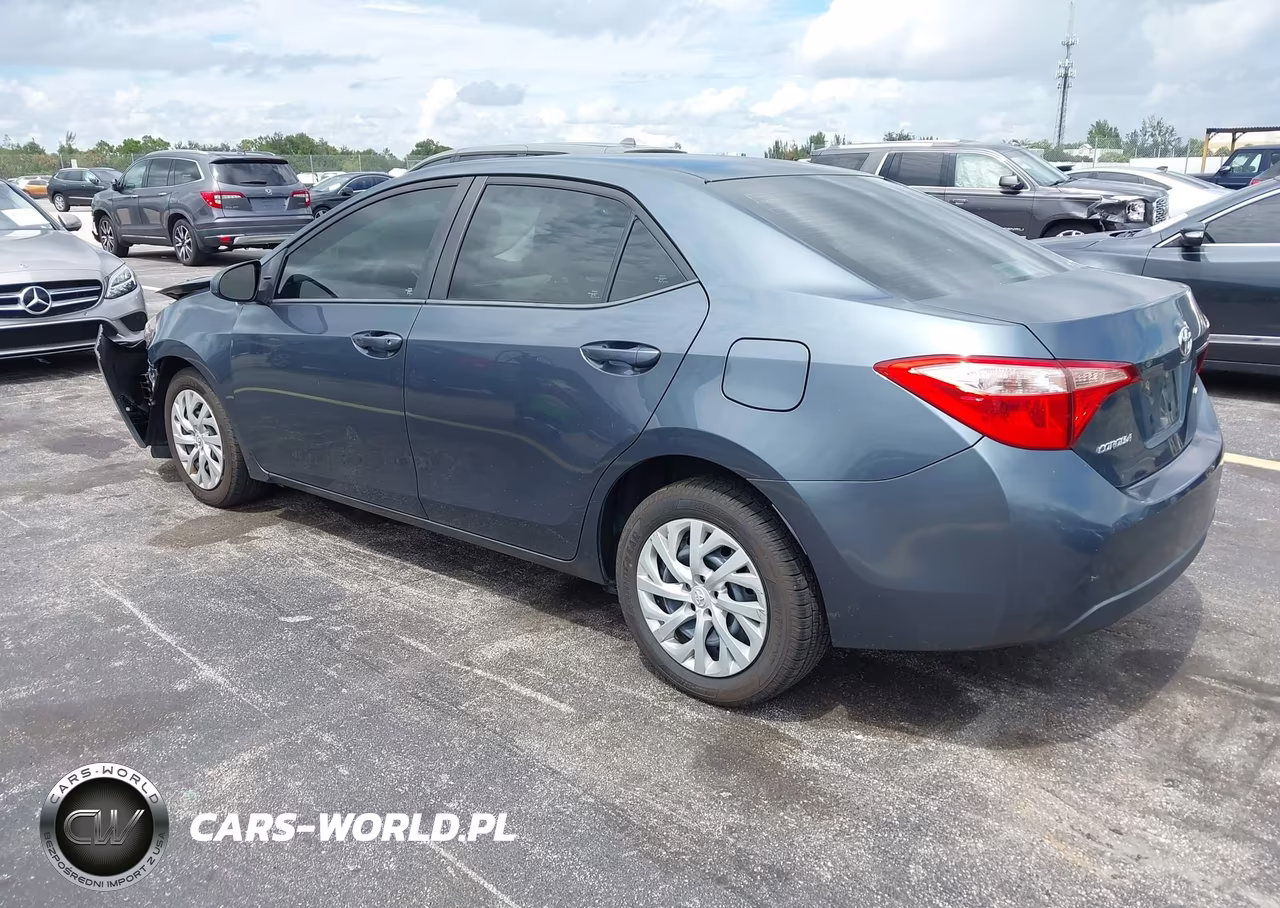 2017 Toyota Corolla Le VIN:2T1BURHE0HC812496 - 3