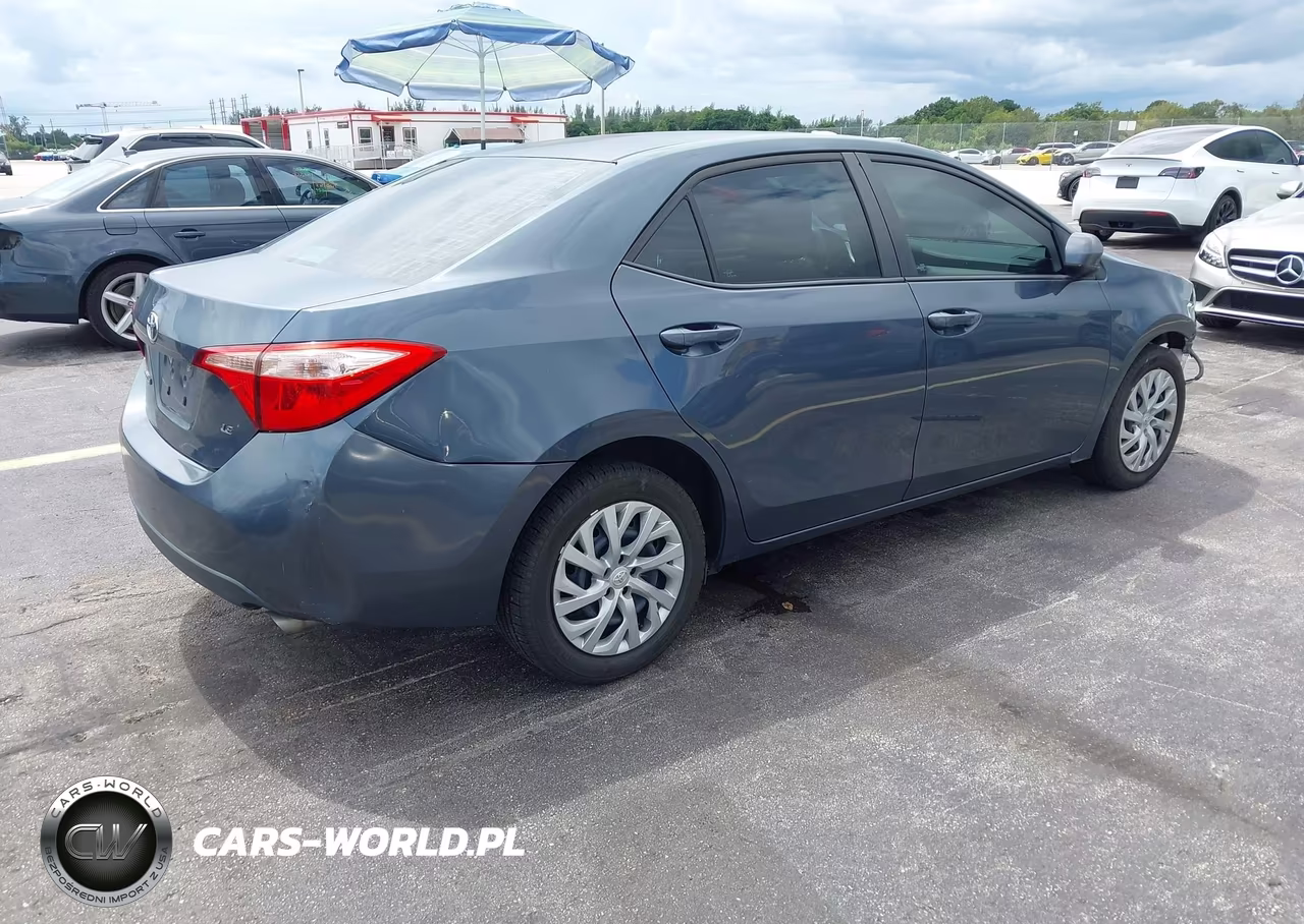 2017 Toyota Corolla Le VIN:2T1BURHE0HC812496 - 4