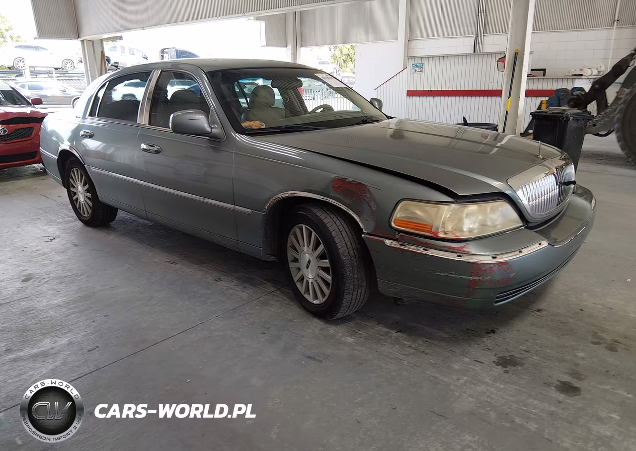 2004 Lincoln Town Car Signature