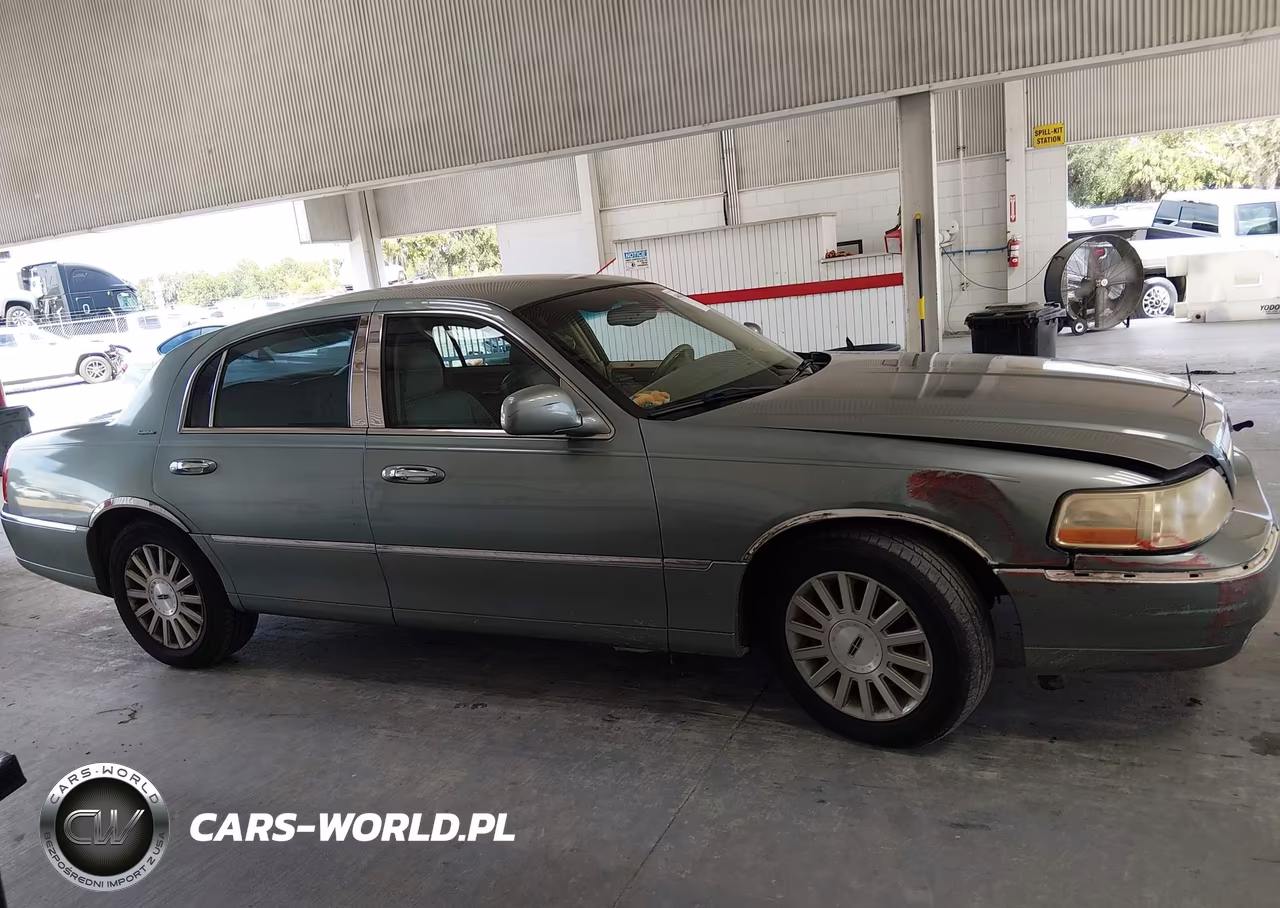 2004 Lincoln Town Car Signature VIN:1LNHM81W44Y678326 - 13