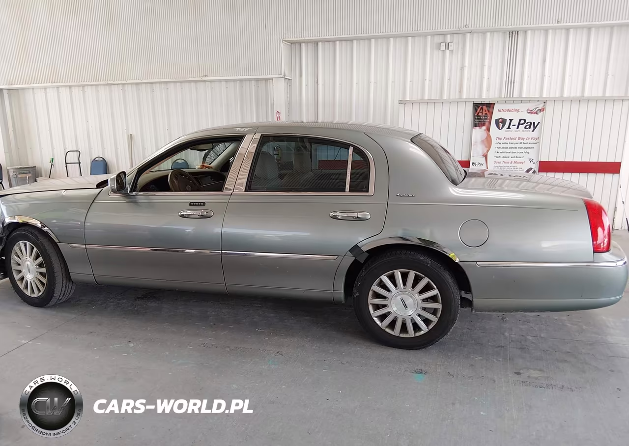 2004 Lincoln Town Car Signature VIN:1LNHM81W44Y678326 - 14
