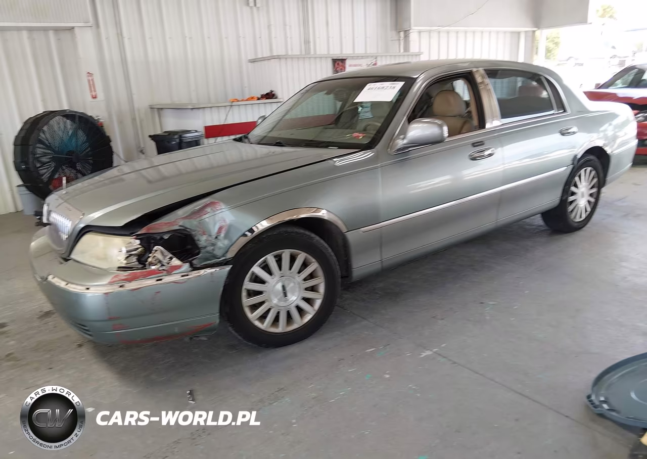 2004 Lincoln Town Car Signature VIN:1LNHM81W44Y678326 - 2