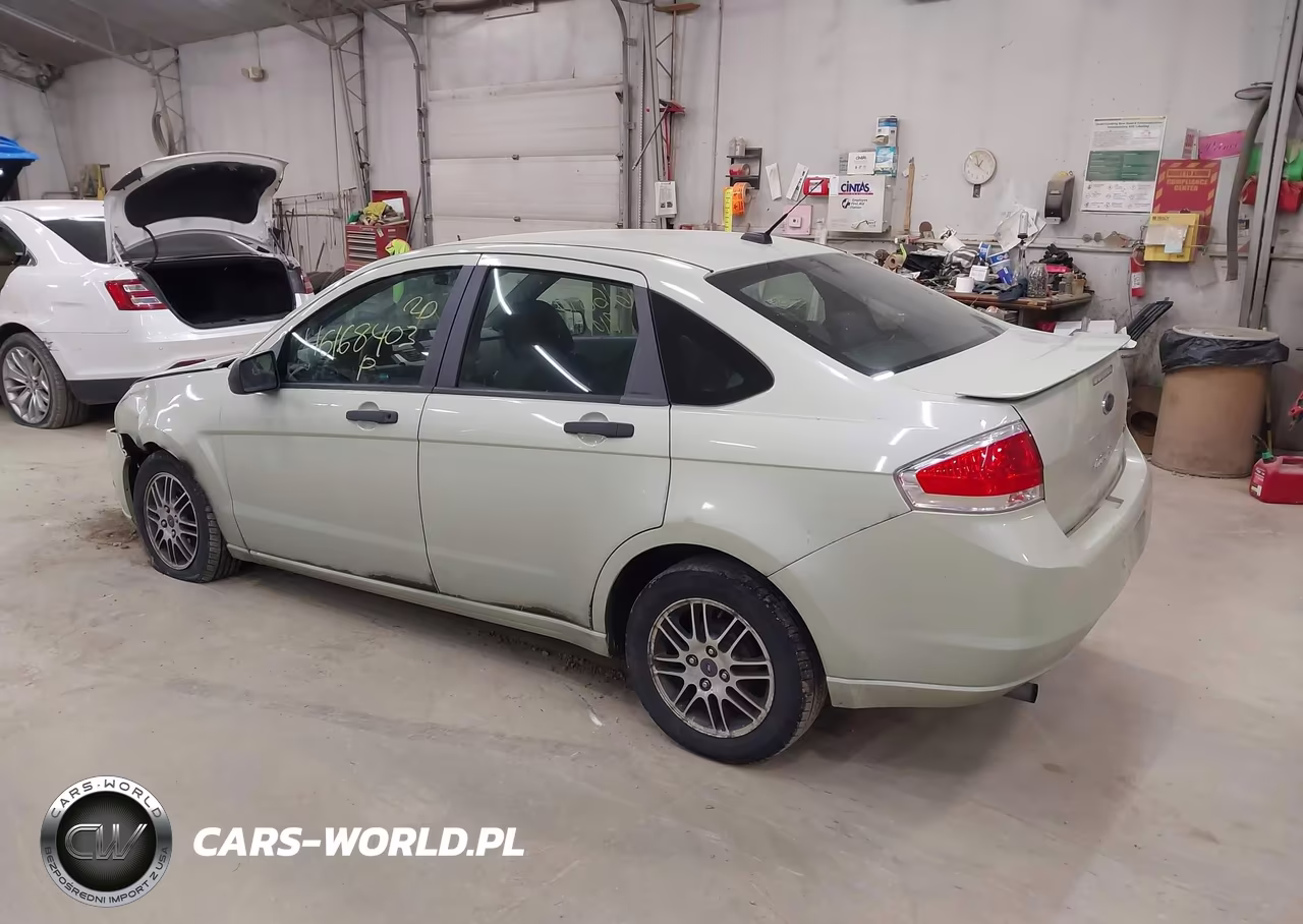 2010 Ford Focus Se VIN:1FAHP3FN8AW120183 - 3
