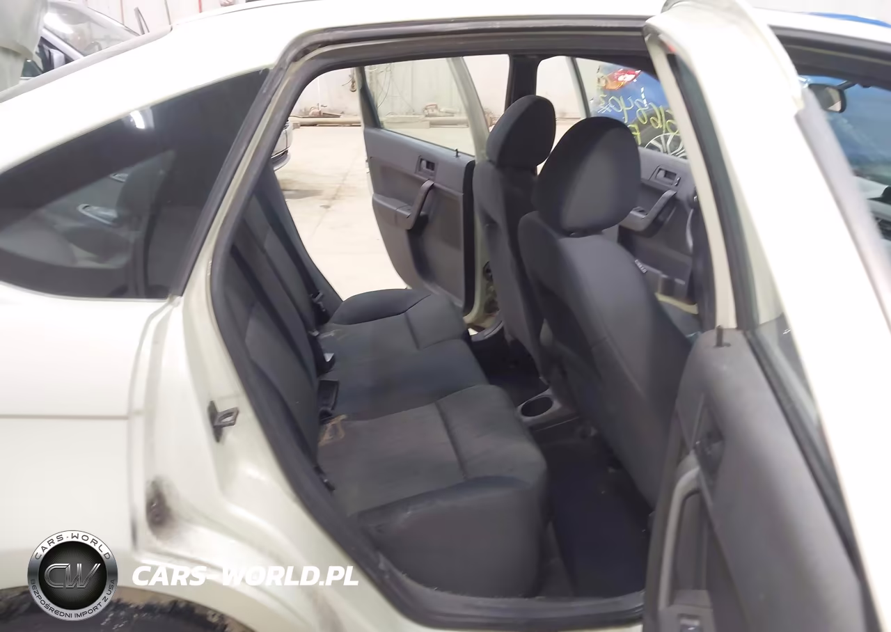 2010 Ford Focus Se VIN:1FAHP3FN8AW120183 - 8