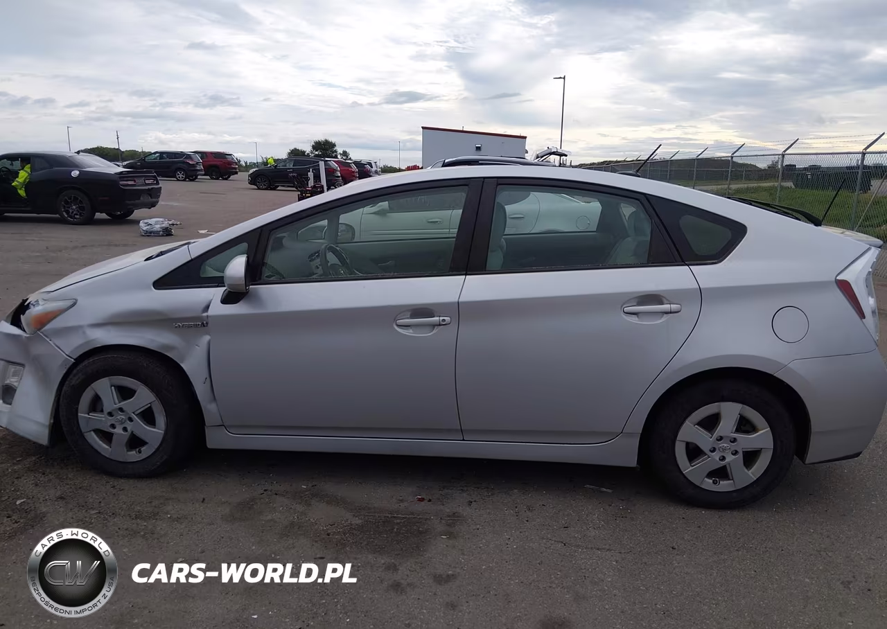2011 Toyota Prius Two VIN:JTDKN3DU0B1474343 - 14