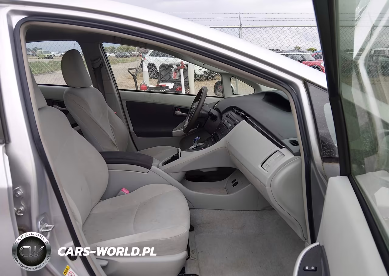 2011 Toyota Prius Two VIN:JTDKN3DU0B1474343 - 5