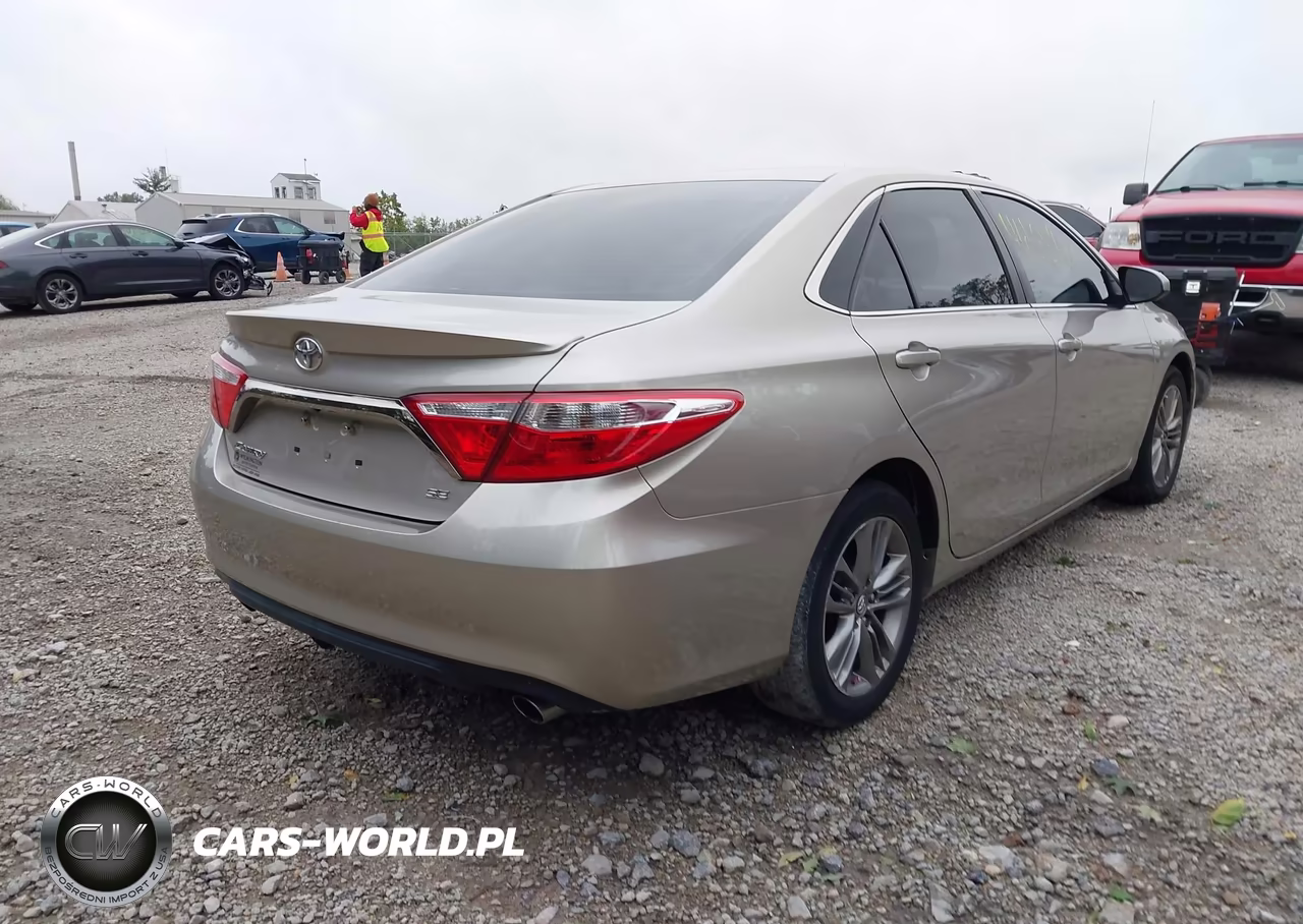 2015 Toyota Camry Se VIN:4T1BF1FK5FU995782 - 4