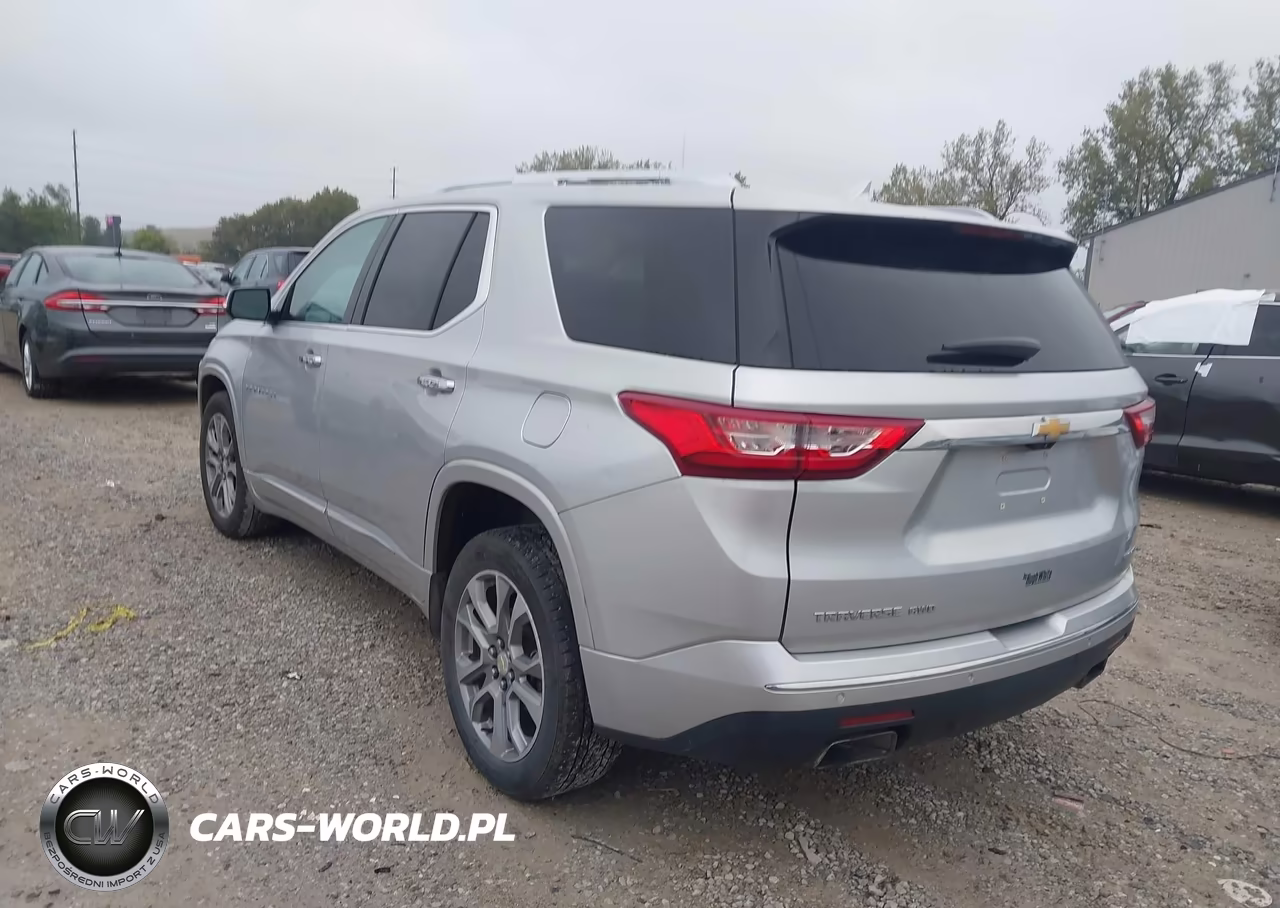 2019 Chevrolet Traverse Premier VIN:1GNEVKKW0KJ272573 - 3