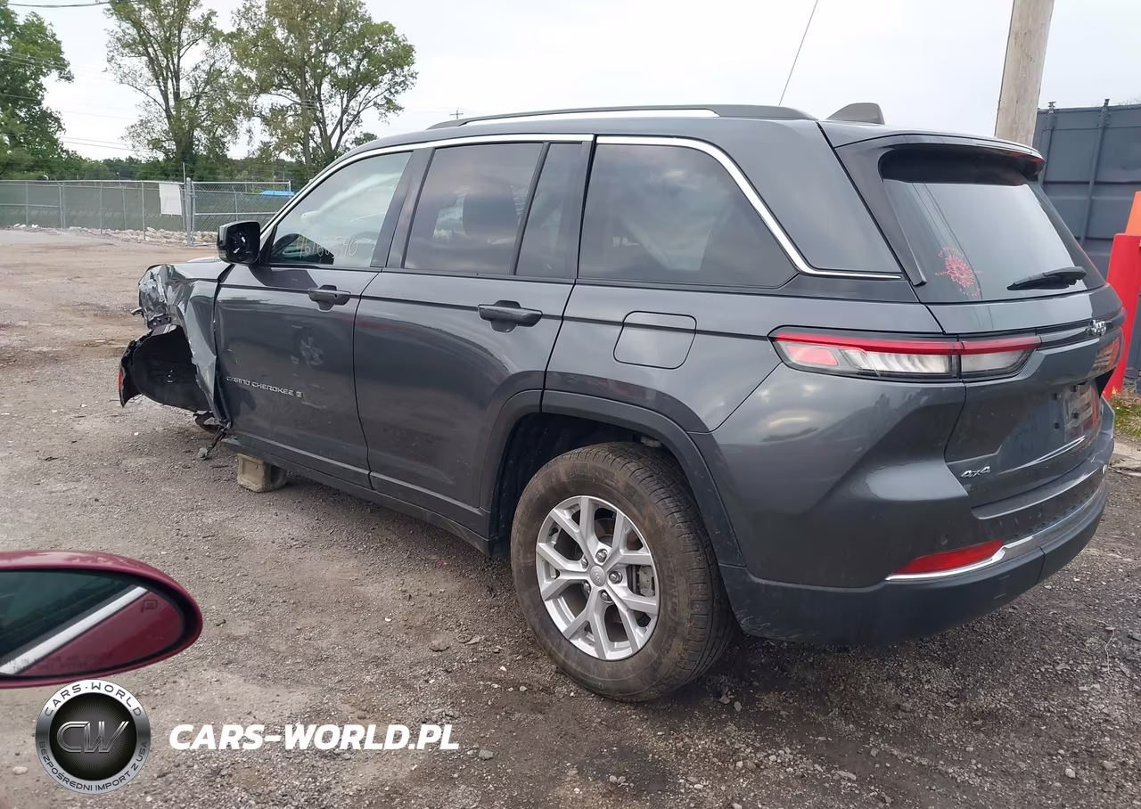 2023 Jeep Grand Cherokee Limited 4X4 VIN:1C4RJHBG3PC667201 - 3