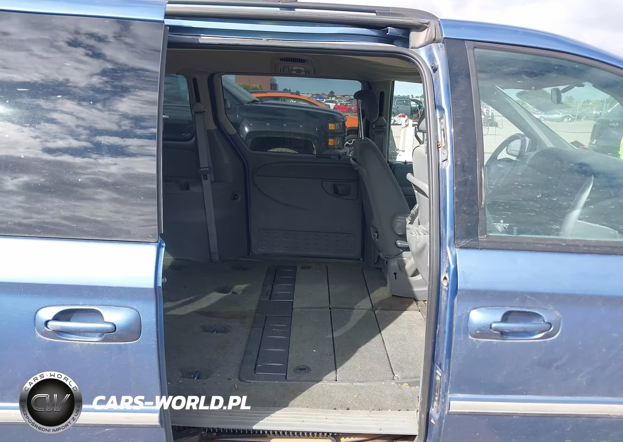 2007 Chrysler Town & Country Touring VIN:2A4GP54L97R157855 - 8