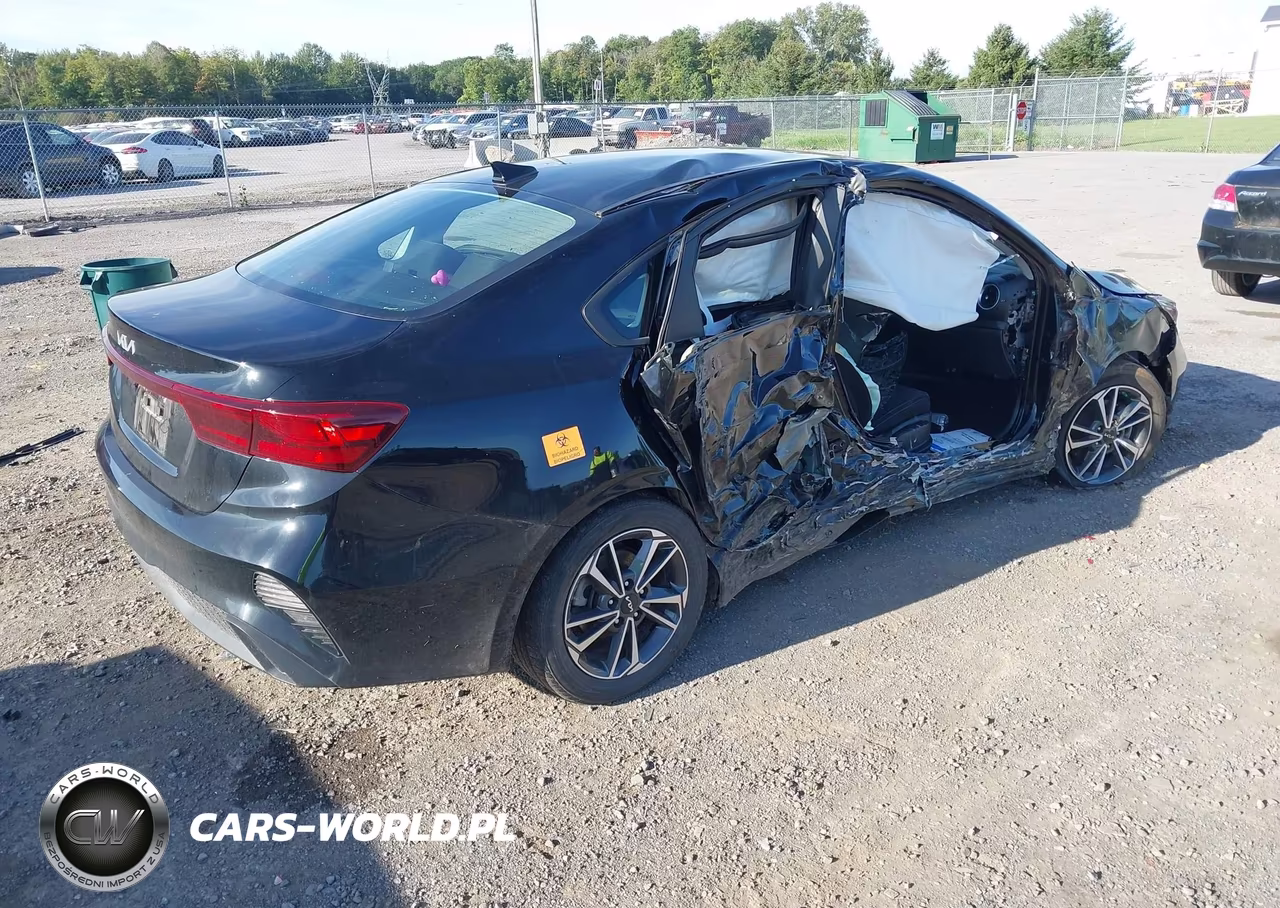 2023 Kia Forte Lxs VIN:3KPF24AD0PE586732 - 4