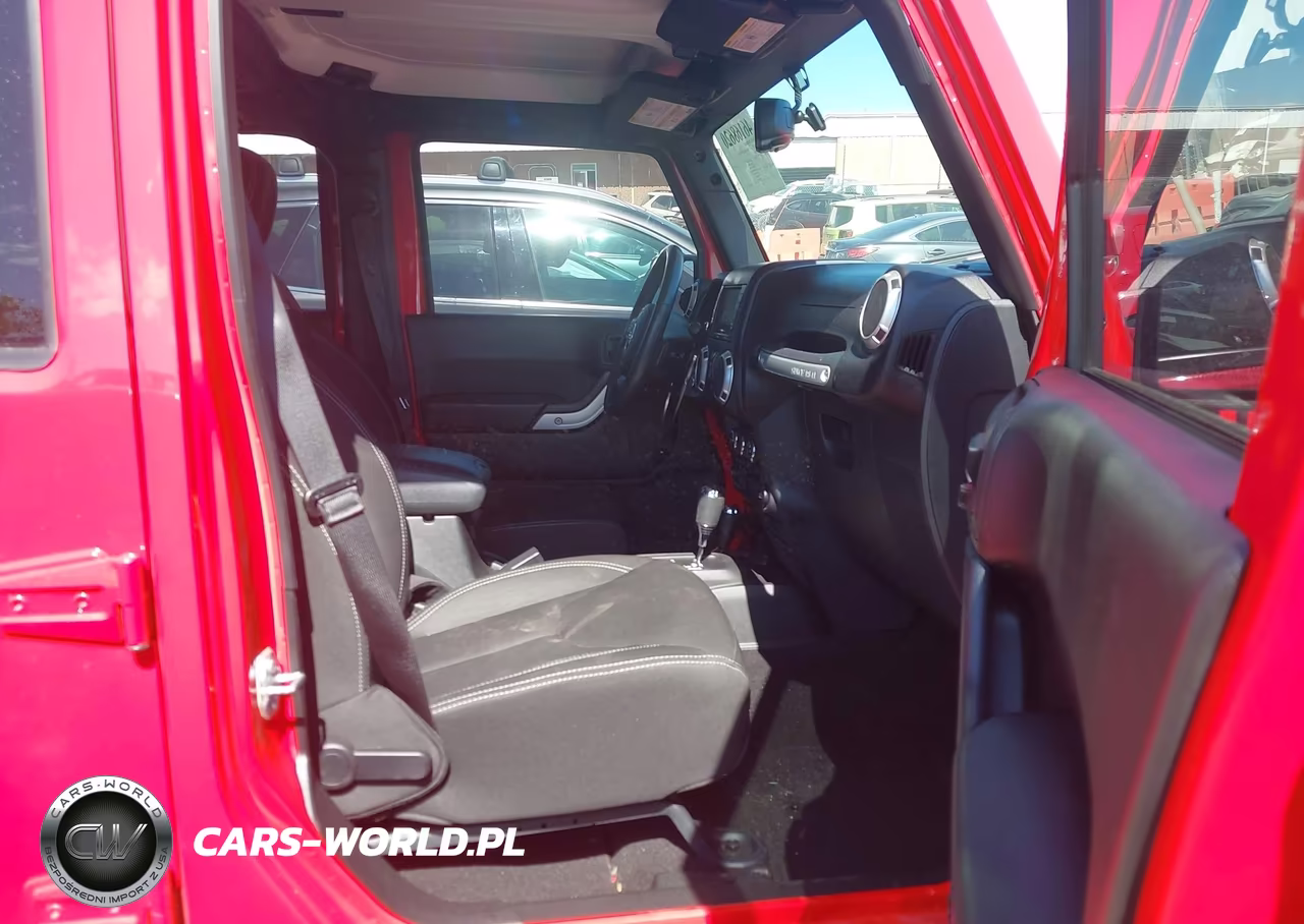 2017 Jeep Wrangler Unlimited Sahara VIN:1C4BJWEG3HL592065 - 5