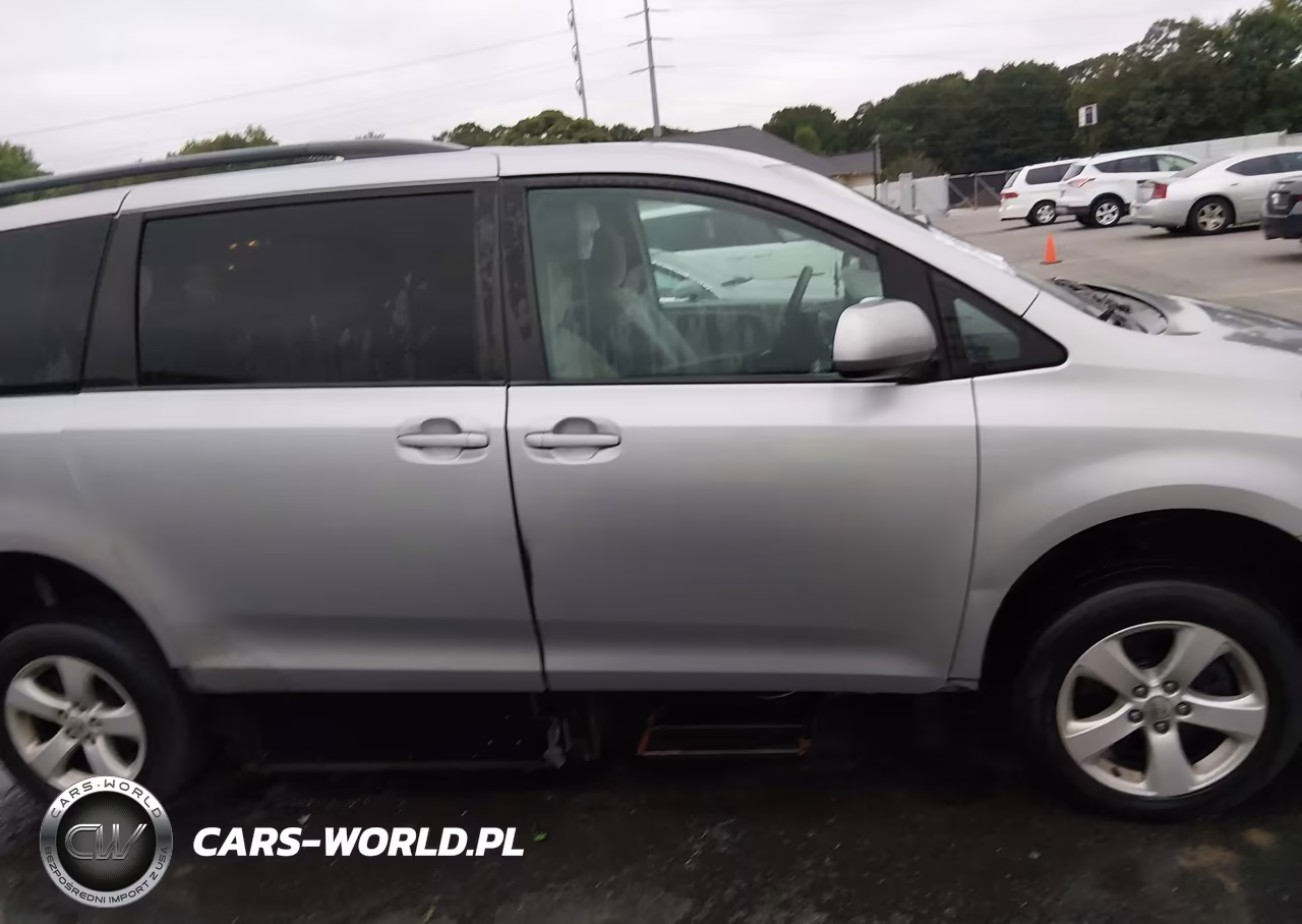 2015 Toyota Sienna Le 8 Passenger VIN:5TDKK3DC5FS551006 - 13