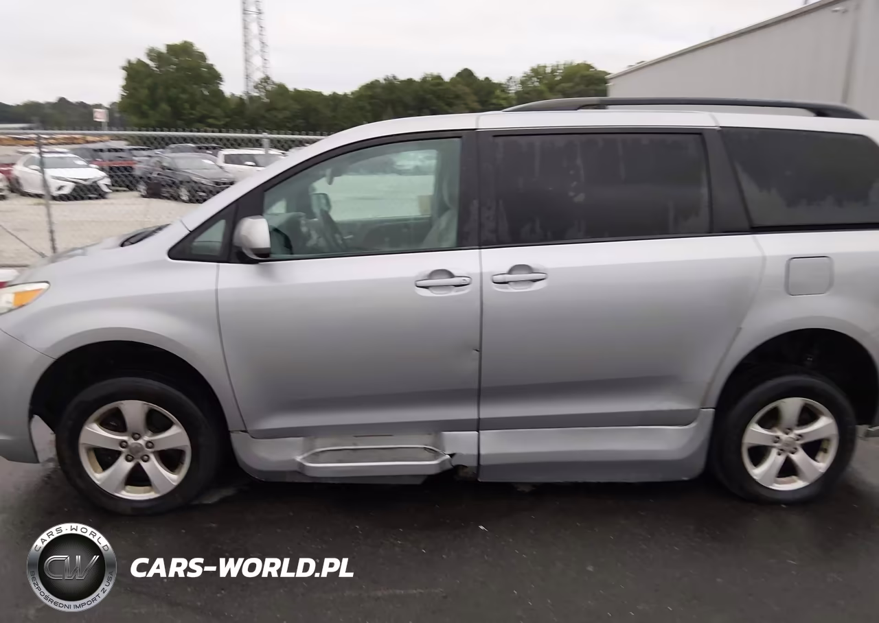 2015 Toyota Sienna Le 8 Passenger VIN:5TDKK3DC5FS551006 - 14
