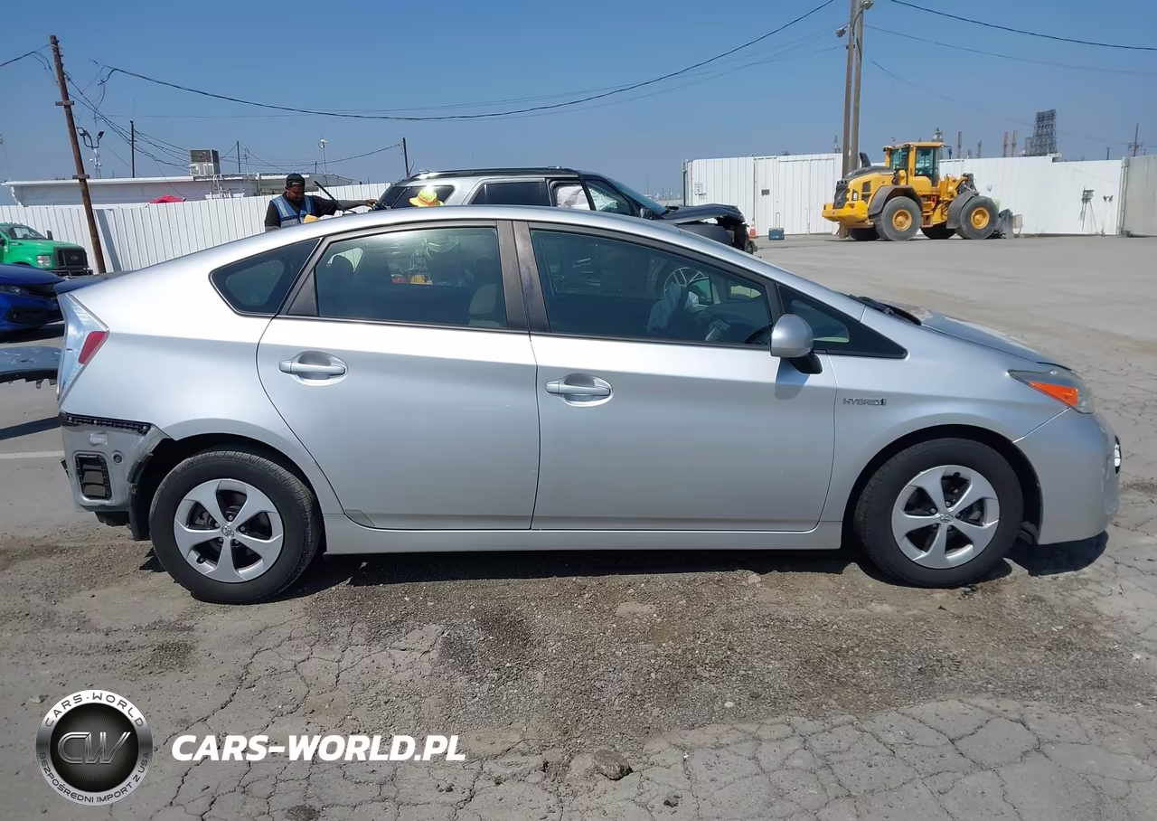 2013 Toyota Prius Two VIN:JTDKN3DU7D5680934 - 14
