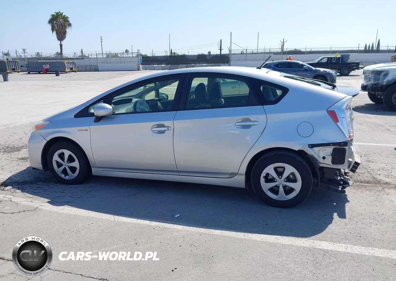 2013 Toyota Prius Two VIN:JTDKN3DU7D5680934 - 15