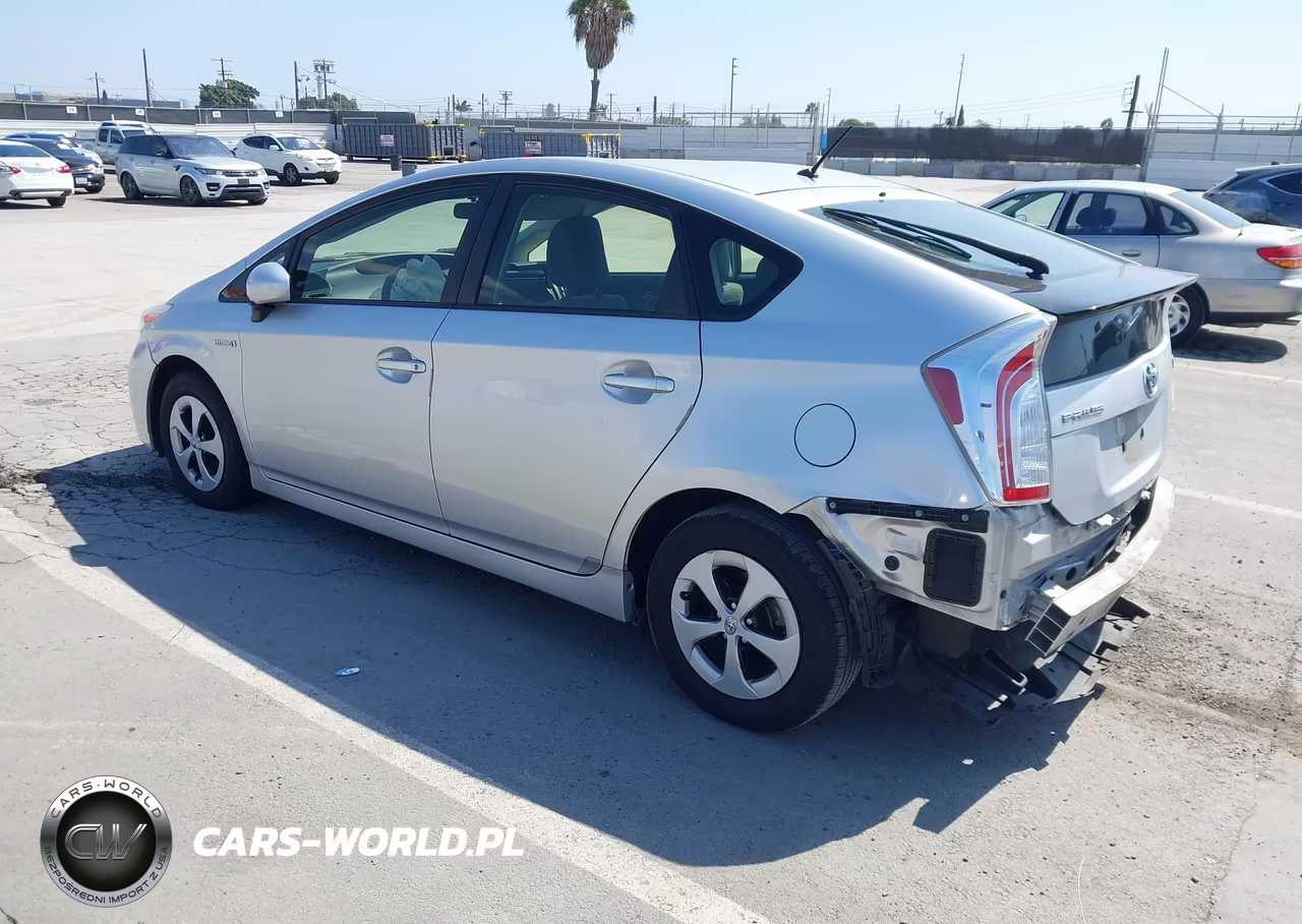 2013 Toyota Prius Two VIN:JTDKN3DU7D5680934 - 3