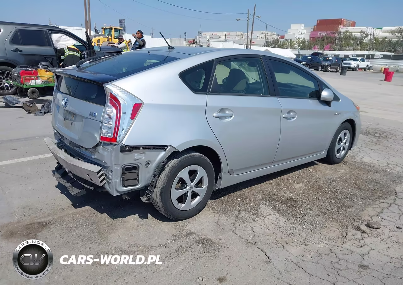 2013 Toyota Prius Two VIN:JTDKN3DU7D5680934 - 4