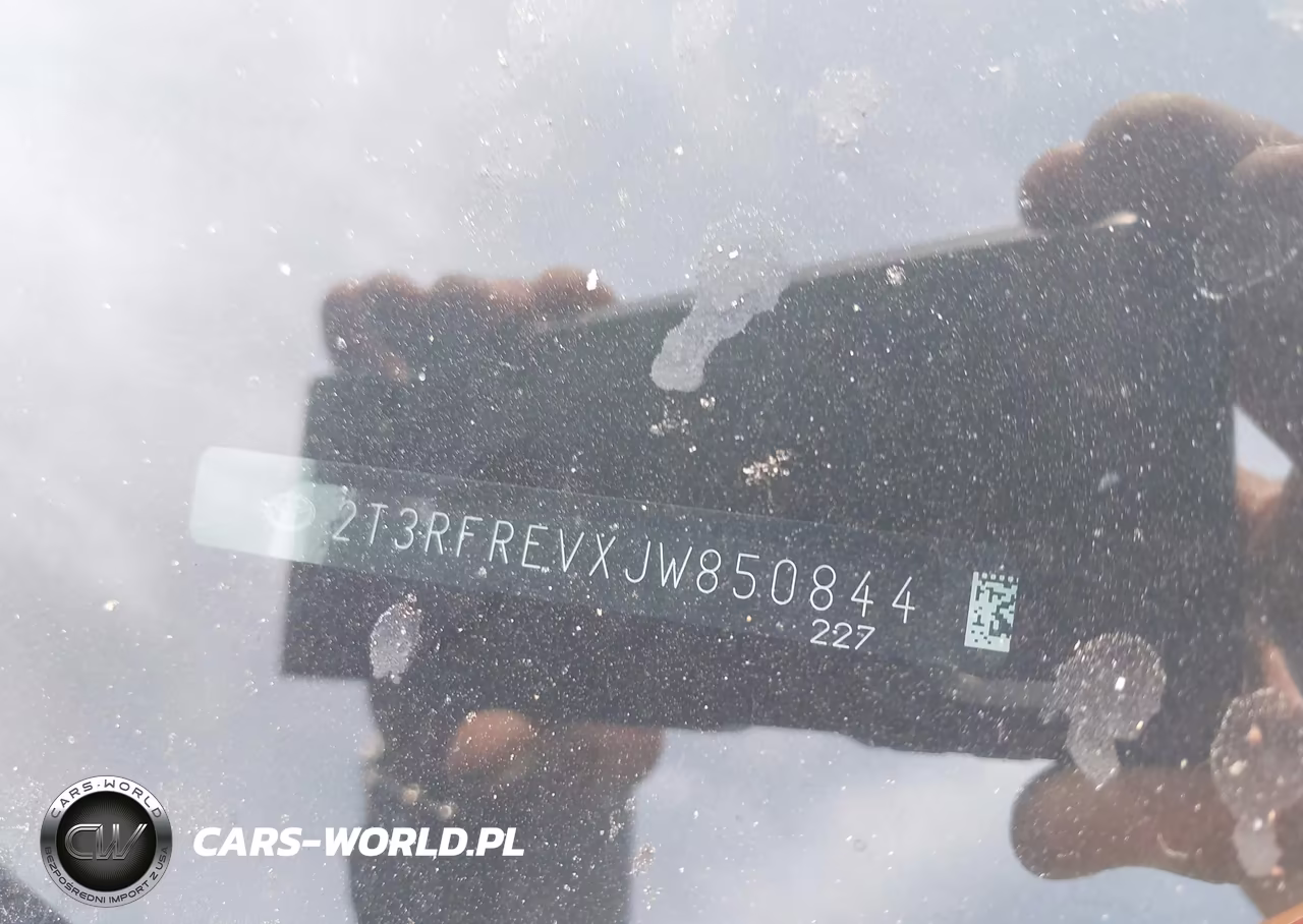 2018 Toyota Rav4 Xle VIN:2T3RFREVXJW850844 - 17