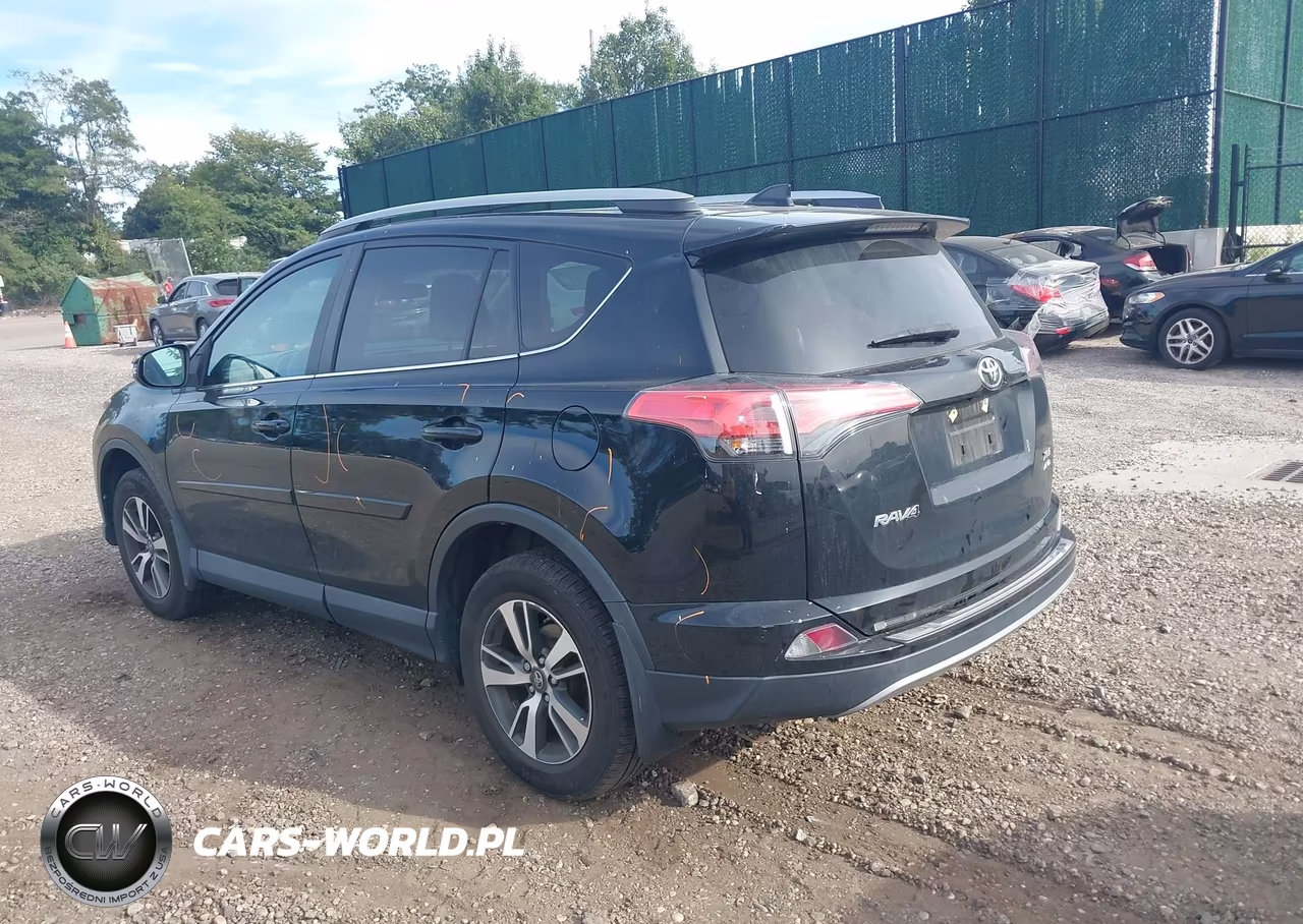2018 Toyota Rav4 Xle VIN:2T3RFREVXJW850844 - 3