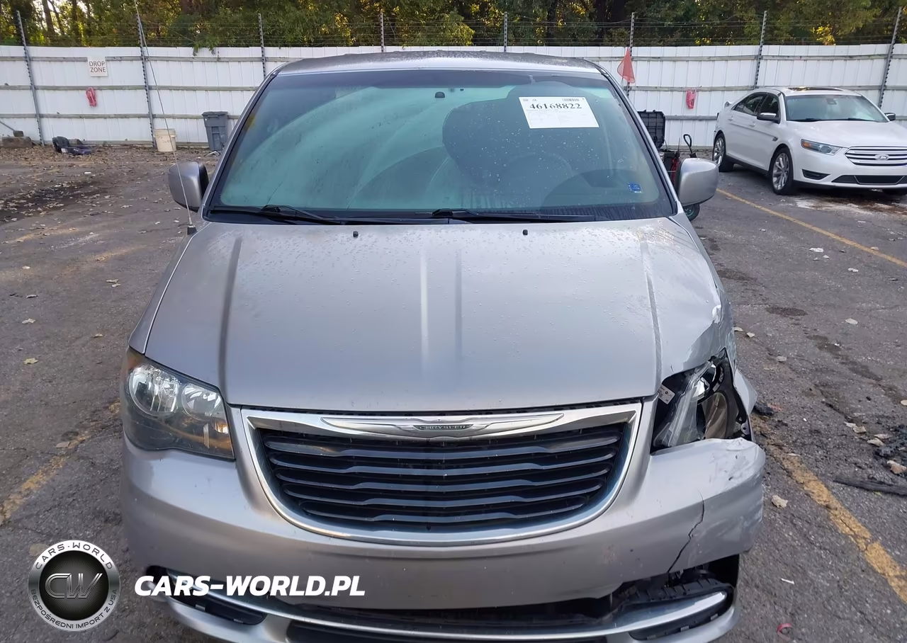 2015 Chrysler Town & Country S VIN:2C4RC1HG4FR698066 - 11
