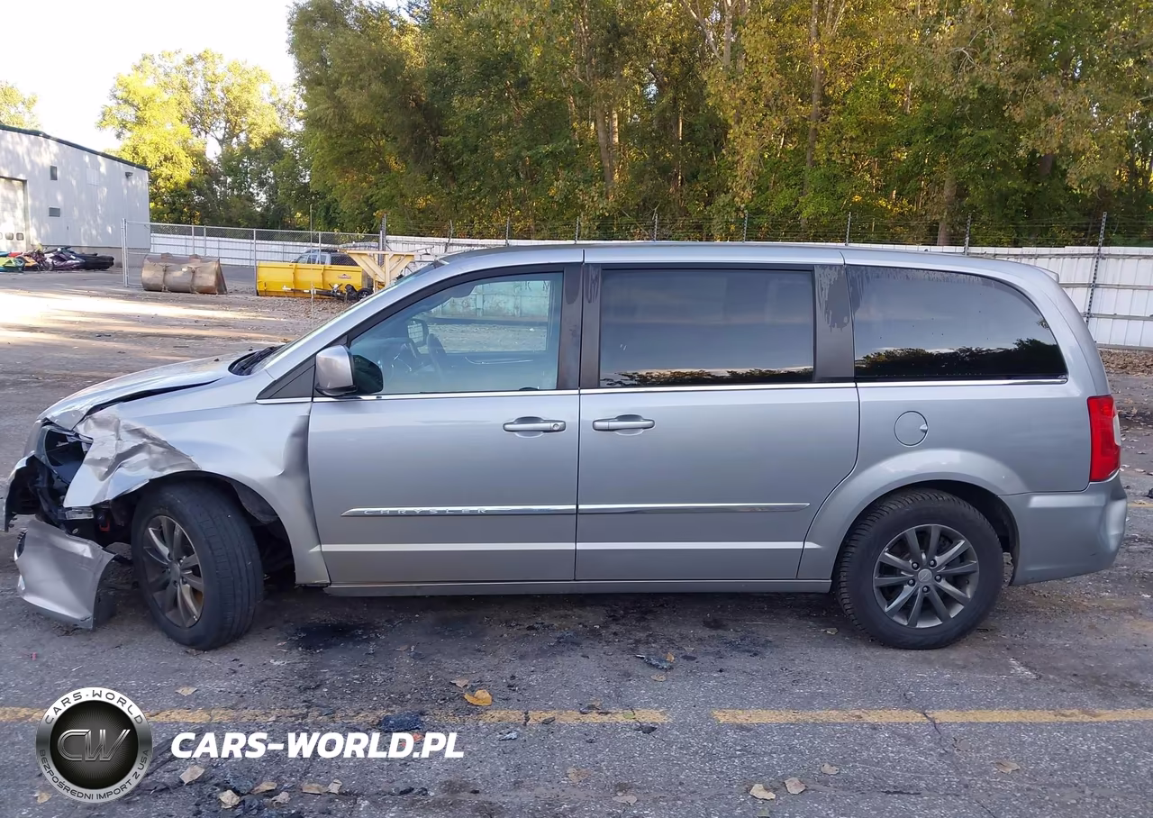 2015 Chrysler Town & Country S VIN:2C4RC1HG4FR698066 - 13