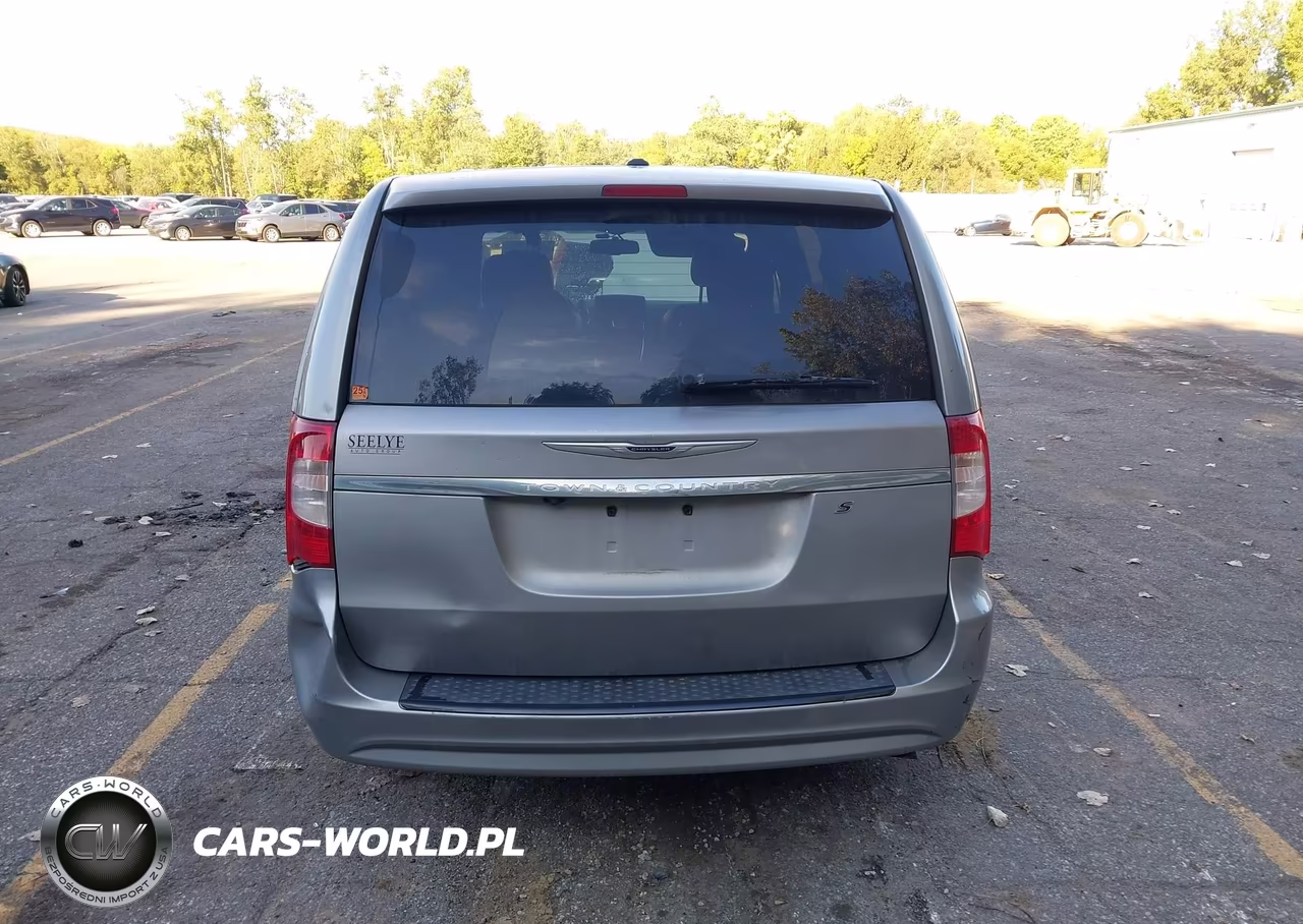 2015 Chrysler Town & Country S VIN:2C4RC1HG4FR698066 - 15