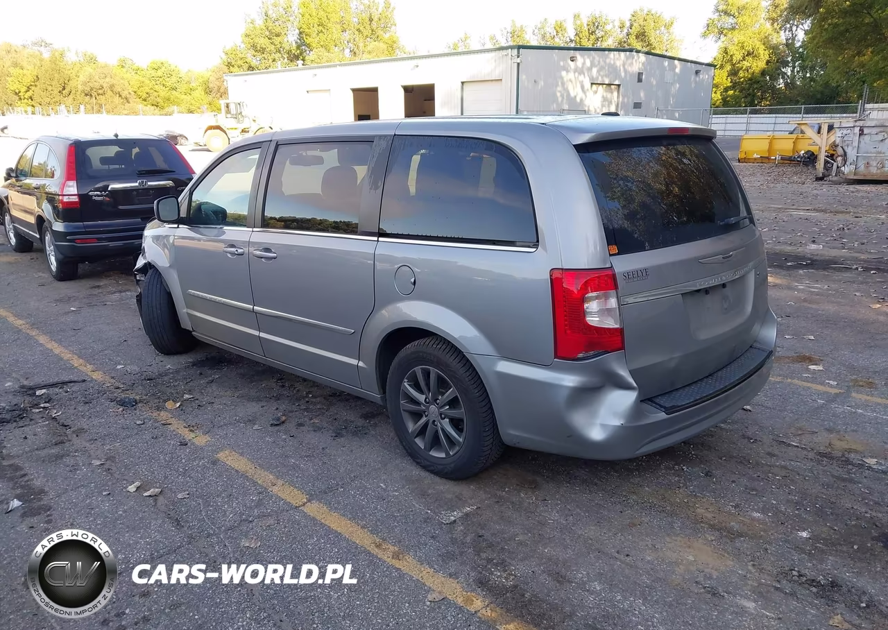 2015 Chrysler Town & Country S VIN:2C4RC1HG4FR698066 - 3