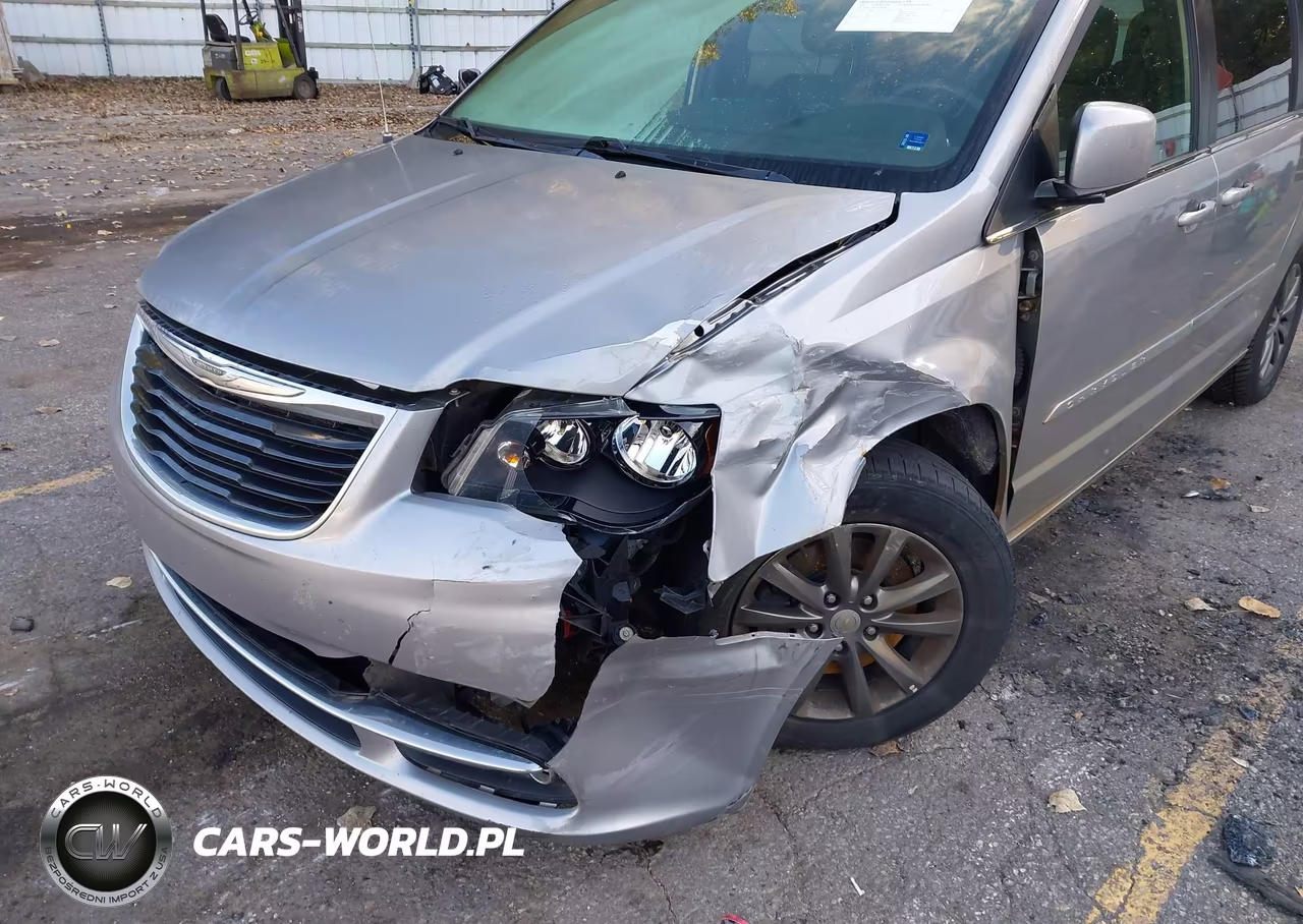 2015 Chrysler Town & Country S VIN:2C4RC1HG4FR698066 - 6