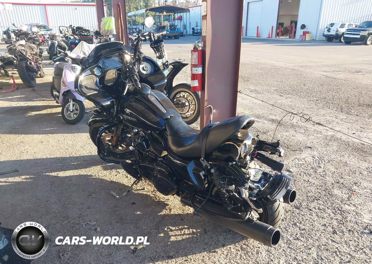 2018 Harley-Davidson Fltrxs Road Glide Special VIN:1HD1KTC16JB669673 - 3
