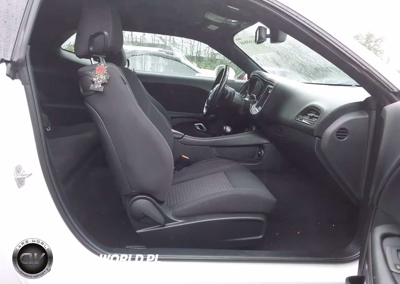 2018 Dodge Challenger Sxt VIN:2C3CDZAG1JH246686 - 5