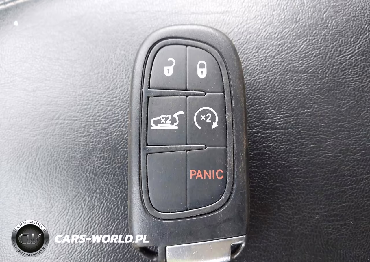 2015 Jeep Cherokee Latitude VIN:1C4PJMCS6FW587343 - 11