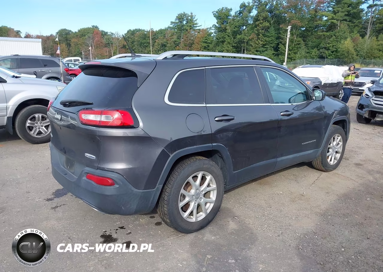 2015 Jeep Cherokee Latitude VIN:1C4PJMCS6FW587343 - 4